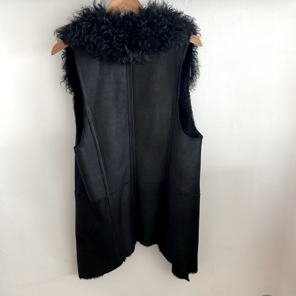 NWOT Truth + Pride Black Shearling Vest - warm and stylish - size Medium - Picture 6 of 6